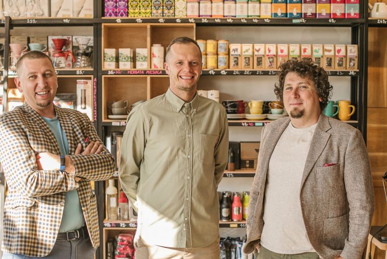 Omnichannel i kolejne kawiarnie – cele drugiej kampanii crowdinvestingowej Coffeedesk założyciele coffeedesk