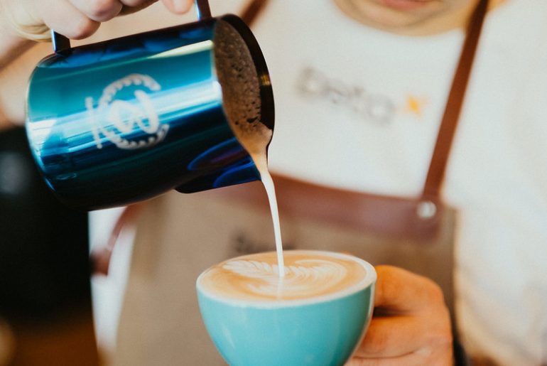 Jak i czym wykonać perfekcyjny latte art?